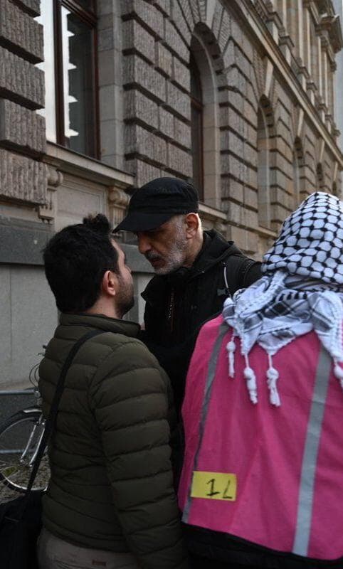 אימאן ספאטי מתעמת עם פרו-פלסטיניים בהפגנה