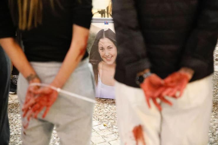 מיצג "מתלבשים כמו נועה" בחיפה, ארכיון (צילום: צרי אדמוני) מיצג "מתלבשים כמו נועה" בחיפה