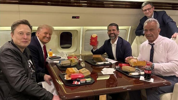 דונלד טראמפ ג'וניור עם אביו אילון מאסק ורוברט קנדי ג'וניור
