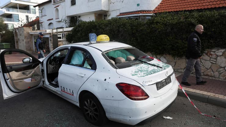 ביקורת נגד הממשלה מצד תושבי הצפון. זירת נפילה בנהריה, היום (צילום: REUTERS/Ronen Zvulun) נהריה