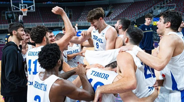 נבחרת ישראל בעננים