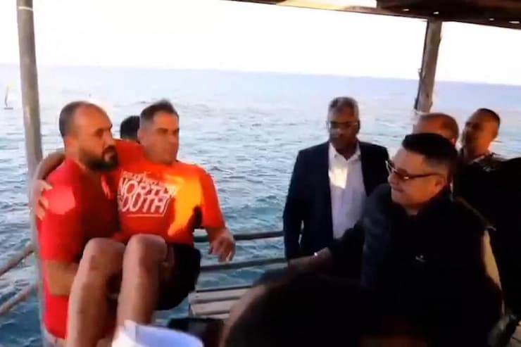 מצרים תיירים שחולצו מ ספינה שהתהפכה בים האדום 