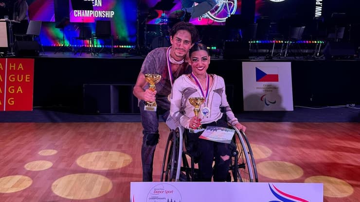 תומר מרגלית ואוראל כלאף. אלופי אירופה בריקוד בכיסאות גלגלים תומר מרגלית אוראל כלאף ריקוד בכיסא גלגלים