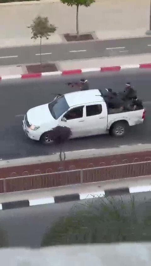 טנדר ובו מחבלים חמושים בעיר שדרות