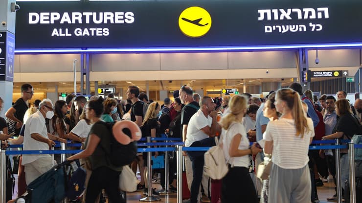 עומס נוסעים בנתב"ג (צילום: יריב כץ) עומס נוסעים בנתב"ג