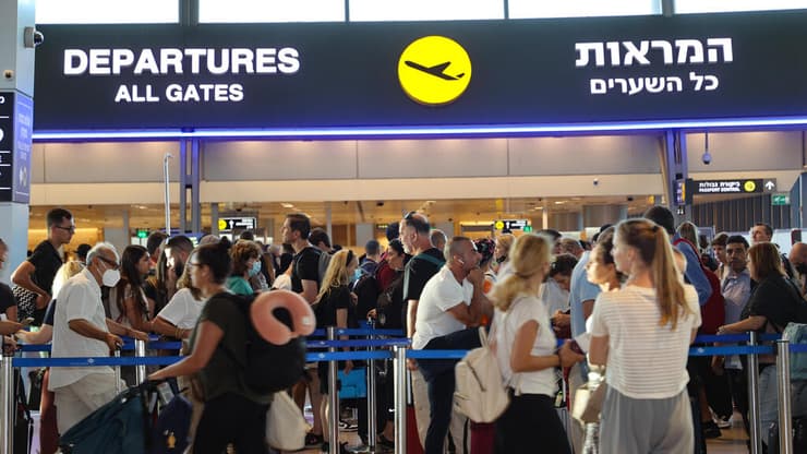 תגיעו עם הרבה סבלנות. חגים עמוסים בנתב"ג (צילום: יריב כץ) עומס נוסעים בנתב"ג