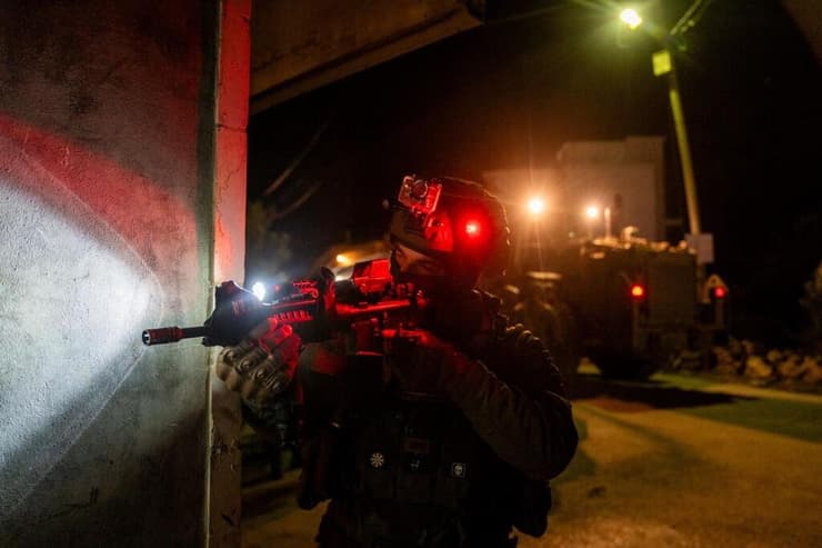 תיעוד: כוחות הביטחון הורסים את ביתו של המחבל מהנד אלעסאודה שביצע  פיגוע בסמוך למחסום תרקומיא ב ספטמבר  2024