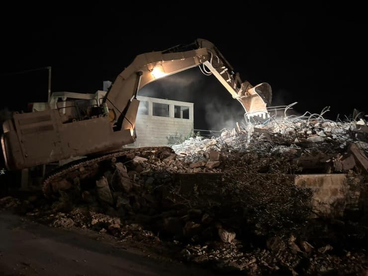 תיעוד: כוחות הביטחון הורסים את ביתו של המחבל מהנד אלעסאודה שביצע  פיגוע בסמוך למחסום תרקומיא ב ספטמבר  2024