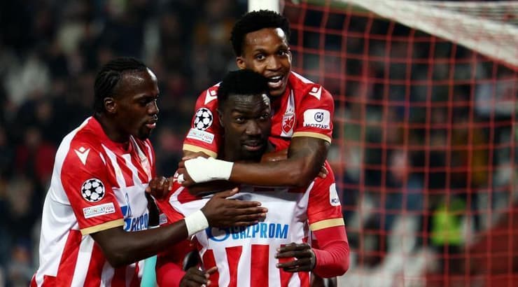 סילאס חוגג עם מילסון