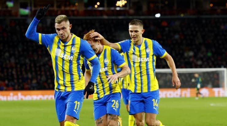 שחקני שחטאר דונייצק חוגגים (רויטרס) שחקני שחטאר דונייצק חוגגים