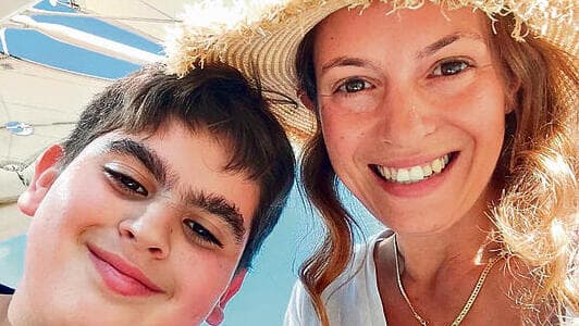 "אני צועקת לו בלי קול ‘תחזור'". שירון עם בנה יותם ז"ל yk14166690