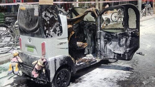 שירון הייתה יותר זמן בקלנועית, אבל יותם ישב על הסוללה. זירת הפיצוץ, בחודש יולי (צילום: מד"א) yk14167111