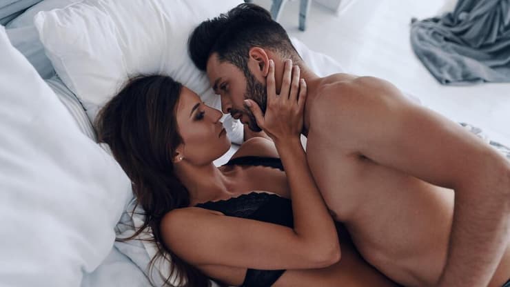 אם תשוקה מעוררת כאב ישן, מדוע היא נחווית כמענגת כל כך? (צילום: Shutterstock) אם תשוקה מעוררת כאב ישן, מדוע היא נחווית כמענגת כל כך?