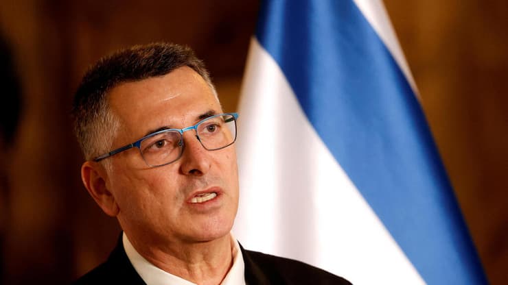 גדעון סער בביקור מדיני בצ'כיה