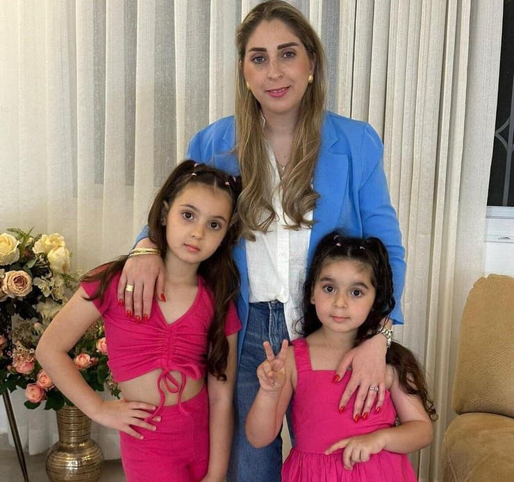 מיטל ואזאנה עם בנותיה ארבל ואוראל.