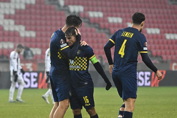 קניקובסקי וסטואיץ' שמחים