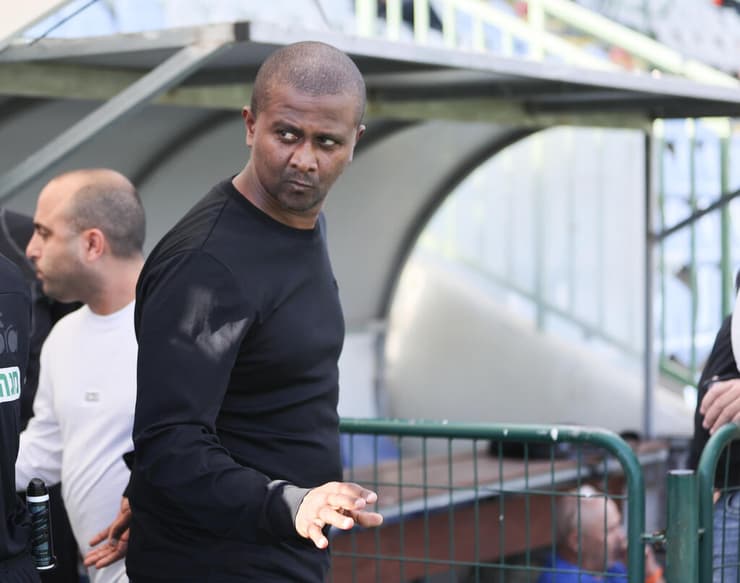 מסיים את תפקידו כבר לאחר 14 מחזורים. דגו (צילום: עוז מועלם) מאמן הפועל ת"א מסאי דגו