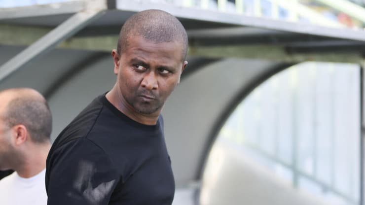 שוב, לא הייתה סבלנות כלפיו. דגו (צילום: עוז מועלם) מאמן הפועל ת"א מסאי דגו