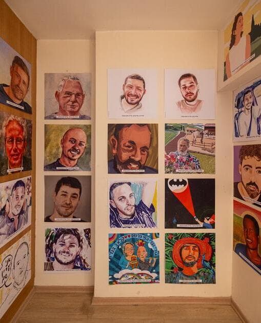 דיוקנאות של חלק מהחטופים    