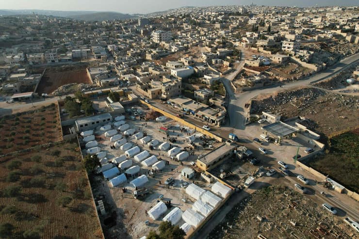 אוהלים של משפחות שברחו מהקרבות ב חלב למחוז אידליב סוריה