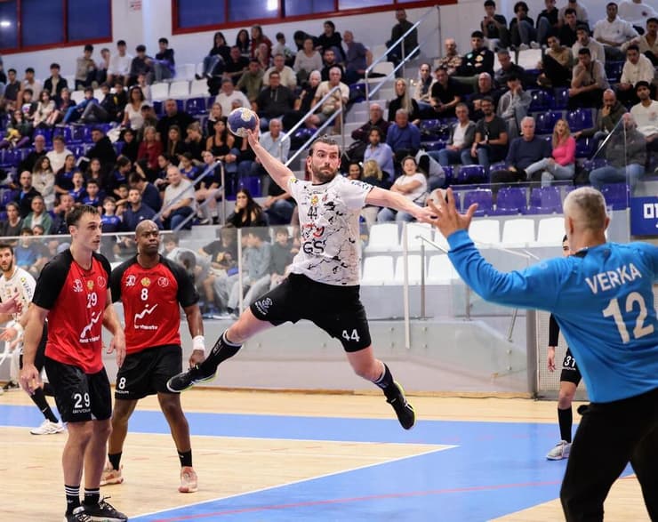 לאונרדו דה אלמיידה בפעולה