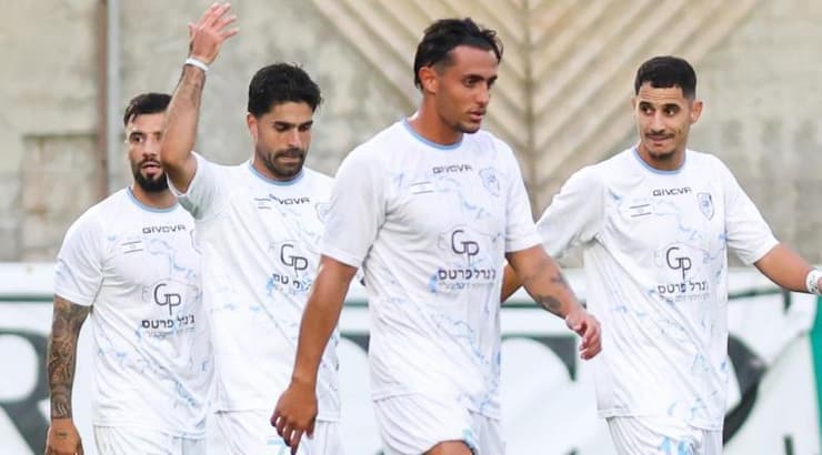 שחקני מכבי קביליו יפו חוגגים