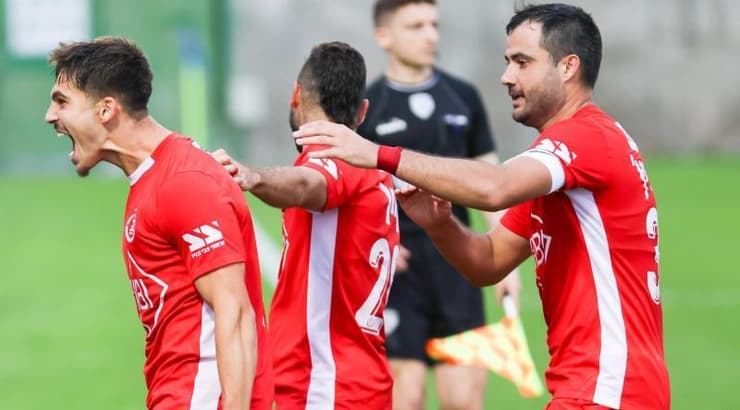 שחקני הפועל תל אביב חוגגים