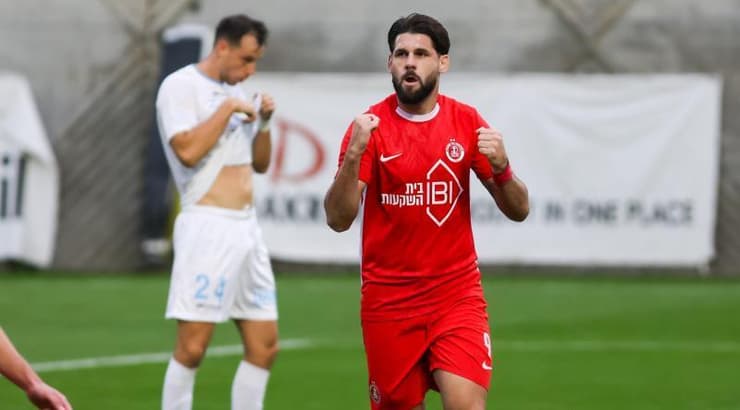 מילאן מקאריץ' חוגג