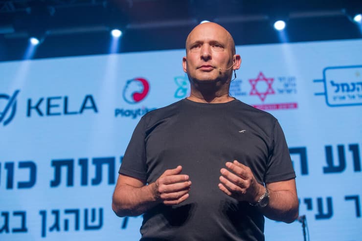 נפתלי בנט באירוע הוקרה לחברי כיתות הכוננות בתל אביב
