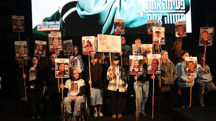 עצרת בכיכר החטופים