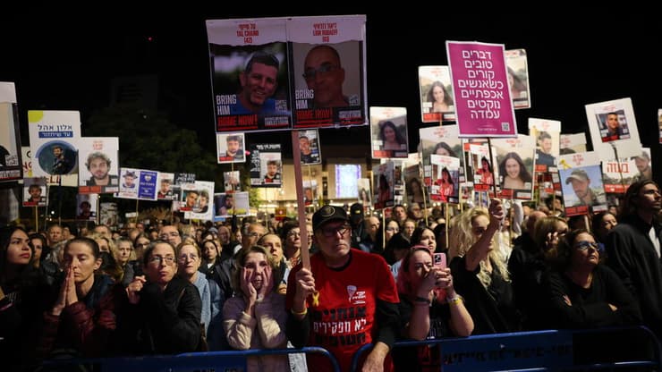 עצרת בכיכר החטופים