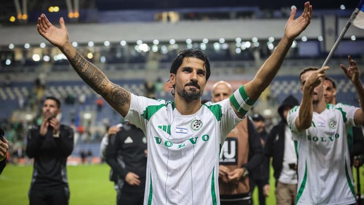 רפאלוב חוגג בסיום (צילום: עוז מועלם) רפאלוב