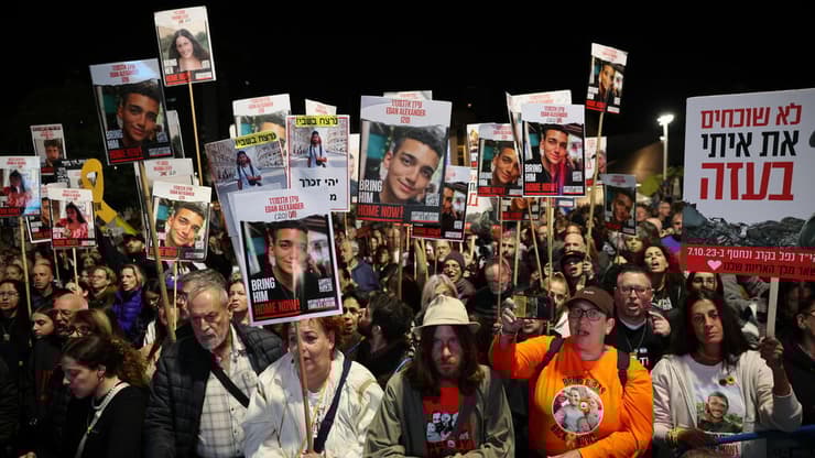 עצרת בכיכר החטופים