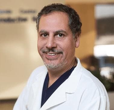 ד״ר אלירן מור. הזוגות תבעו אותו ד״ר אלירן מור