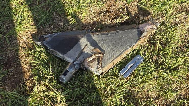 הרסיס שנפל בגן השעשועים בצור הדסה (צילום: דוברות צור הדסה) רסיסי המיירט בצור הדסה