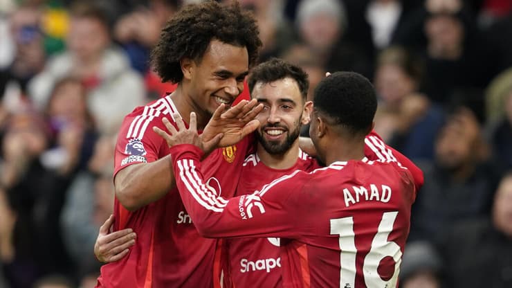 שחקני יונייטד (צילום: AP Photo/Dave Thompson) שחקני יונייטד