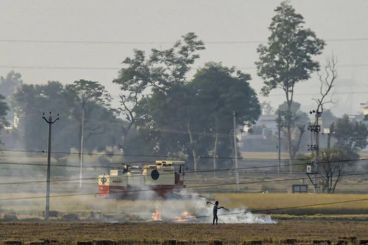 הצתת השריפות בשדות החקלאיים של הודו, שנחשבת בלתי חוקית אבל נעשית בלית ברירה