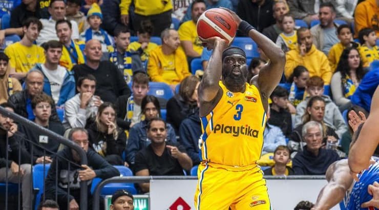 בלט בבכורה בליגה. שאיוק