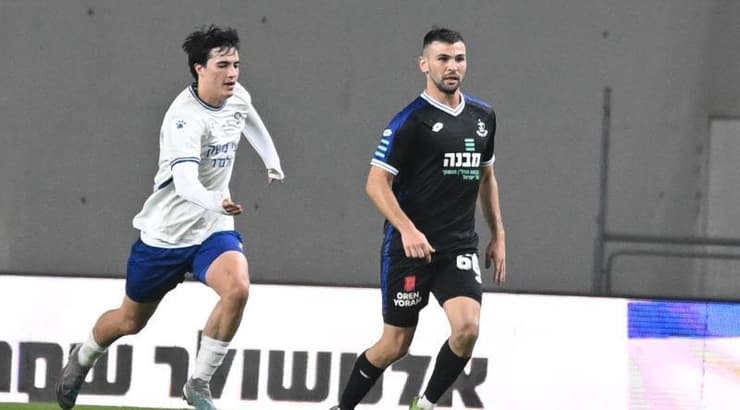 איתי רוטמן עם הכדור