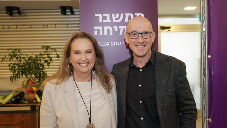 שגיא בלשה, מנכ"ל עוגן, עם אשת העסקים והפילנתרופית שרי אריסון, הנמנית עם התורמים הגדולים של עוגן (צילום: רונן טופלברג, יח"צ עוגן) שגיא בלשה, מנכ"ל עוגן, עם אשת העסקים והפילנתרופית שרי אריסון, הנמנית עם התורמים הגדולים של עוגן