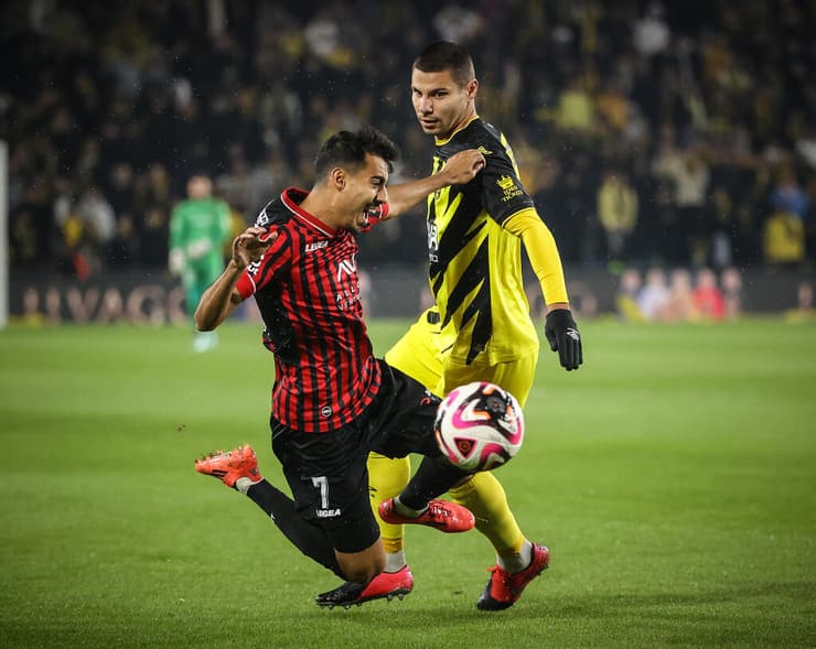 שחקן הפועל ירושלים מתן חוזז שחקן בית"ר ירושלים גרגורי מורוזוב