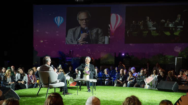 פרופ' מייקל פויר בכנס. "אני יודע שחשתם נבגדים מצד חבריכם בארה"ב" (צילום: שרון אליאסי) ריאיון עם מייקל פויר בכנס