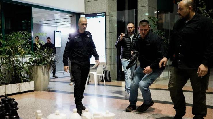 נציב שב״ס בחקירתו במח"ש, ירושלים