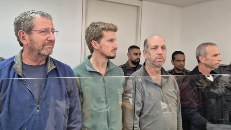 ארבעת הנאשמים בירי הנורים (צילום: נחום סגל) דיון הגשת כתב אישום כנגד ארבעת החשודים בפרשת ירי הנורים לעבר בית נתניהו בקיסריה - ביהמ"ש המחוזי בחיפה