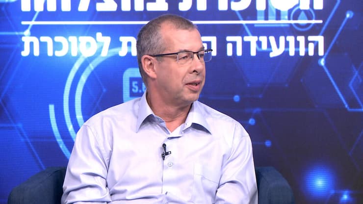 פרופ' ערן תמיר, מנהל יחידת כף הרגל בבית החולים שמיר, קמפוס אסף הרופא (צילום: אולפן ynet) פרופ' ערן תמיר, מנהל יחידת כף הרגל בבית החולים שמיר, קמפוס אסף הרופא