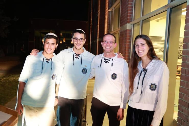 תרצה פירר (מימין) בחודש ארגון לפני שנה במלון בקריית ענבים