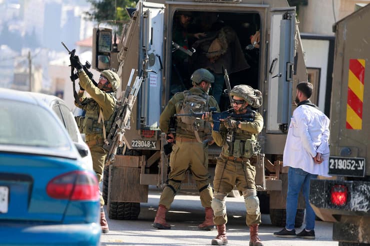 אחד העצורים בטובאס (צילום: Jaafar ASHTIYEH / AFP) טובאס