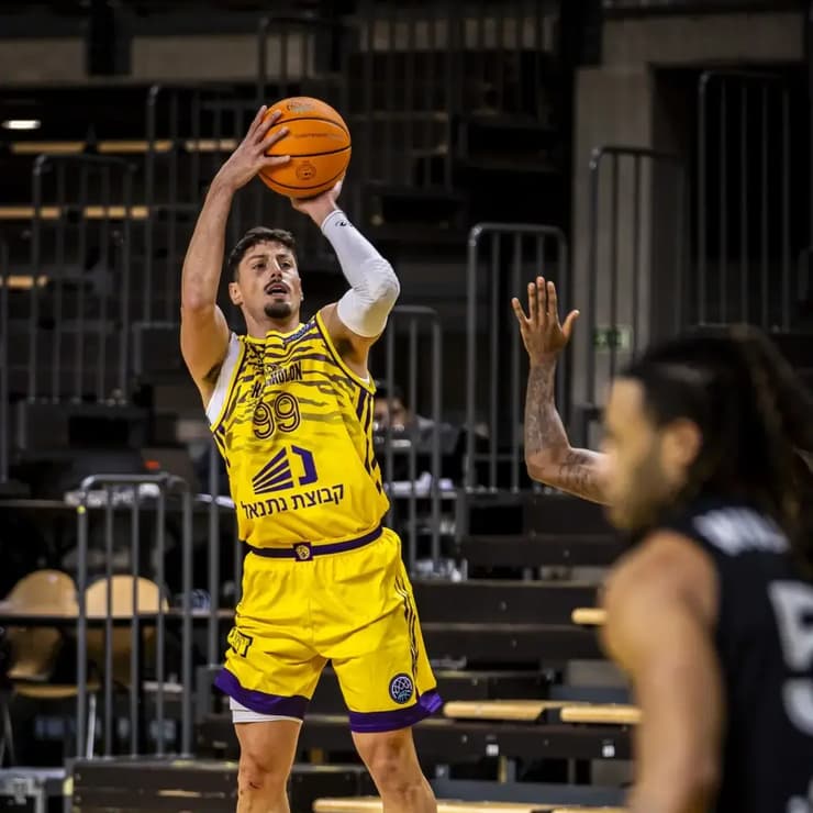 זיו (צילום: אתר פיב"א) הפועל חולון וירצבורג יפתח זיו