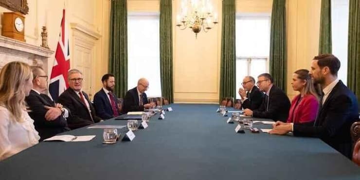 פגישת ראש ממשלה בריטניה קיר סטרמר עם נציגי הקהילה היהודית בבריטניה