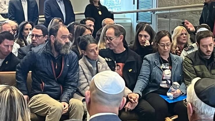 רייצ'ל וג׳ון גולדברג-פולין, הוריו של החטוף שנרצח הרש, בטקס האזכרה של החייל החטוף עומר נאטורה ז"ל בלונג איילנד